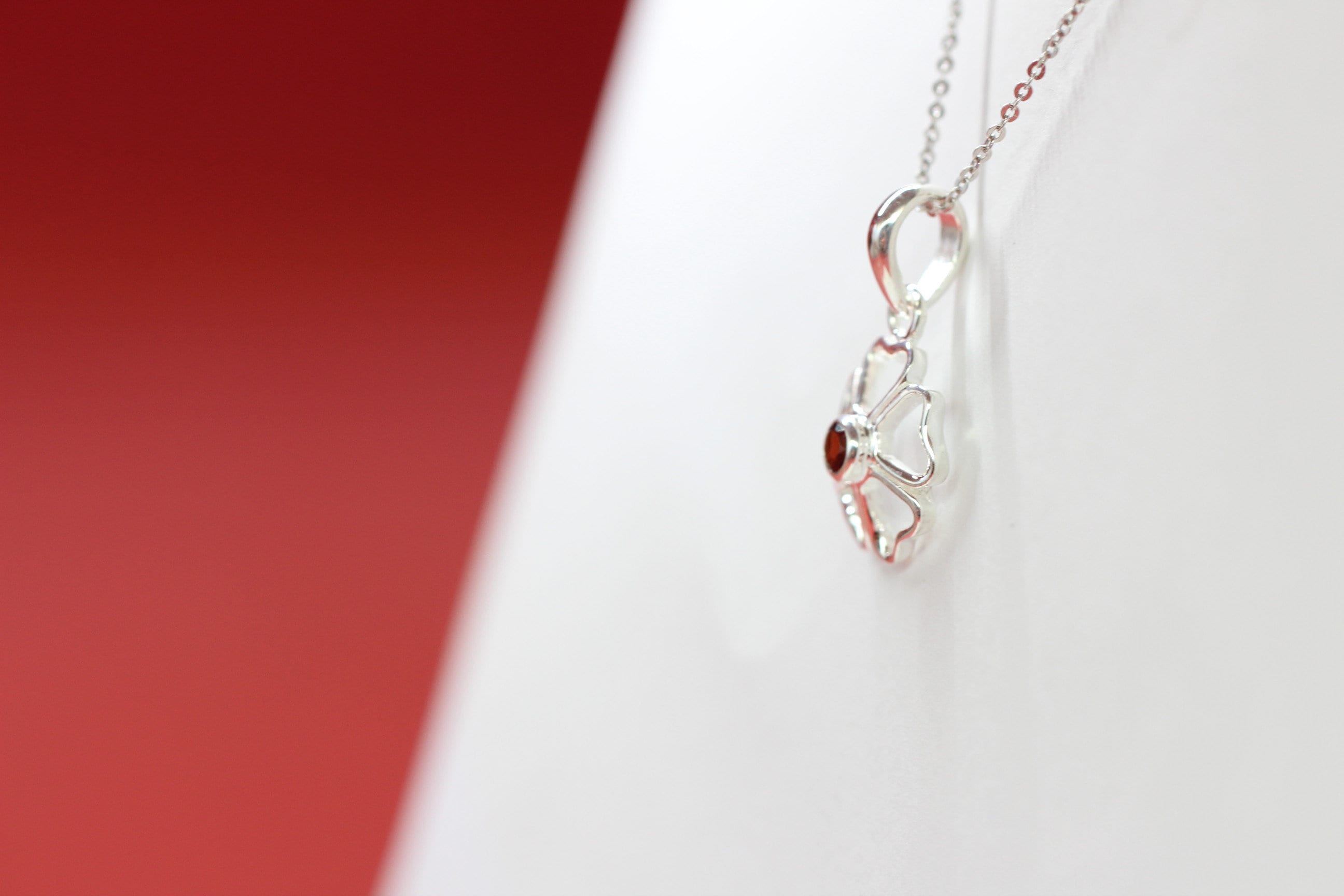 Edler 1,1 Carat Granat Anhanger Kleeblatt 925 Silber Collier Kette Glackssymbol