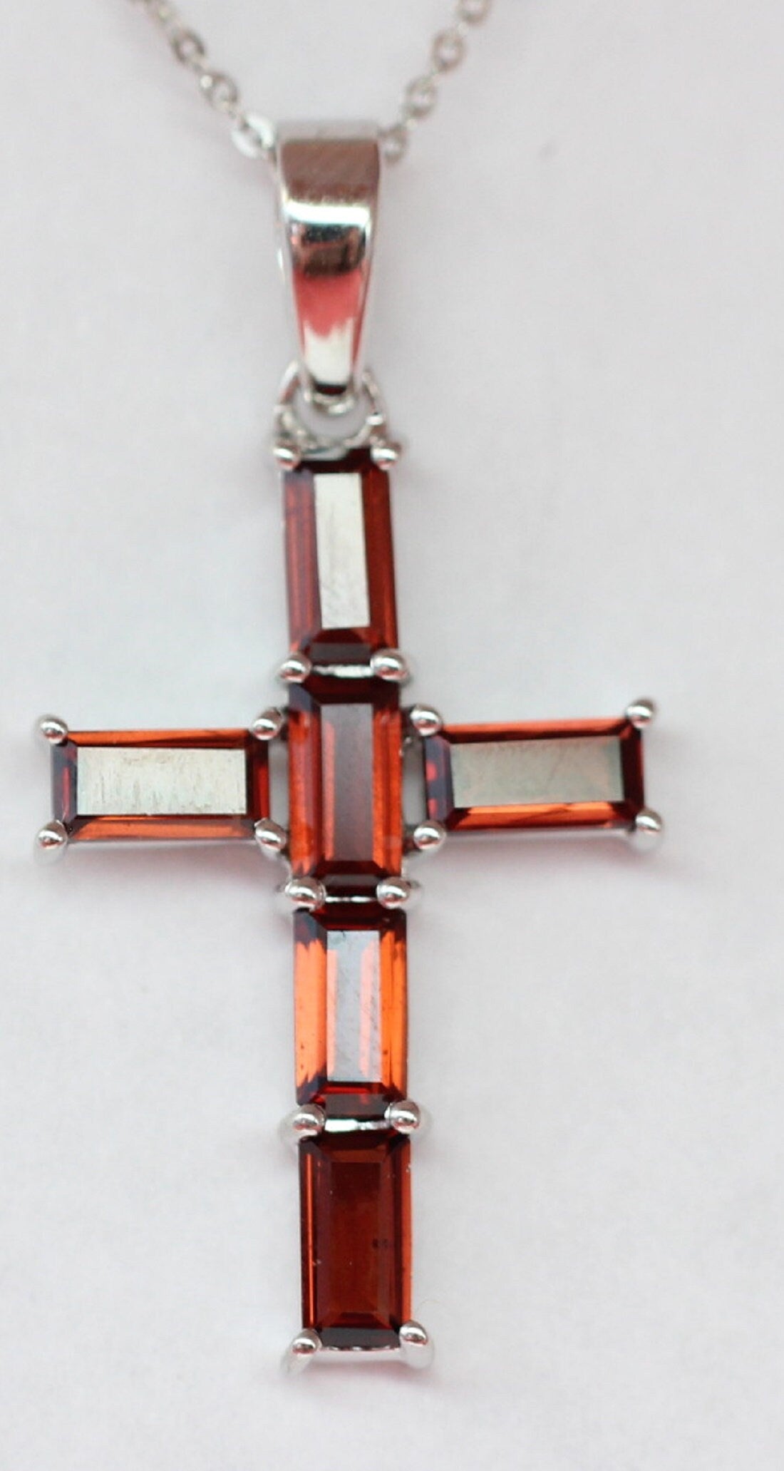 Edler 2,45 Carat Granat  Kreuz Anhanger 925 Silber Collier Kette blutroter Edelstein
