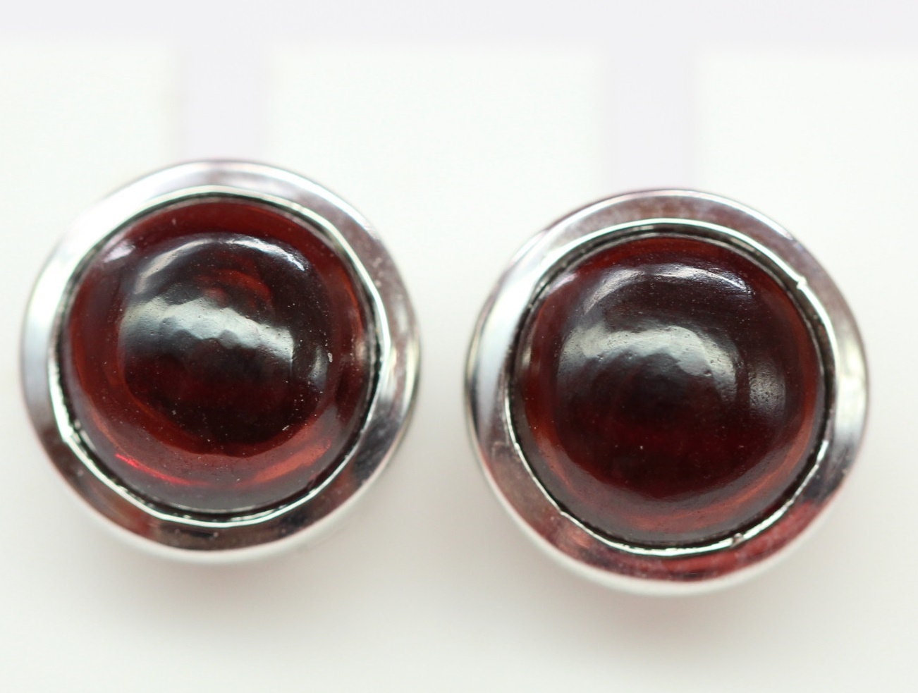 4,59 Carat Granat Cabochon Ohrstecker 925 Silber blutroter Edelstein Unisex