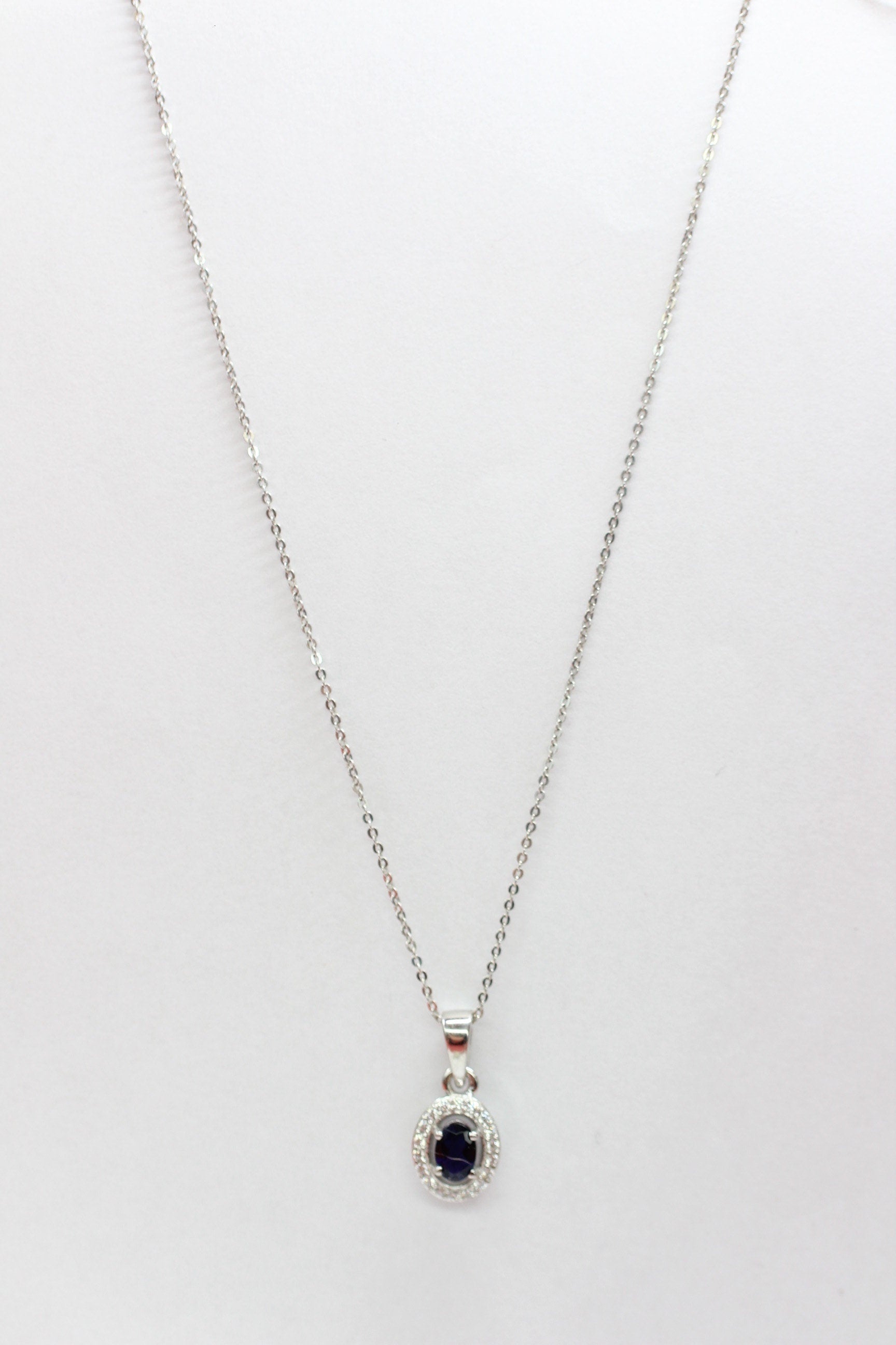Edler 0,8 Carat Iolith Anhanger 925 Silber Collier Kette Zirkonia Wassersaphir