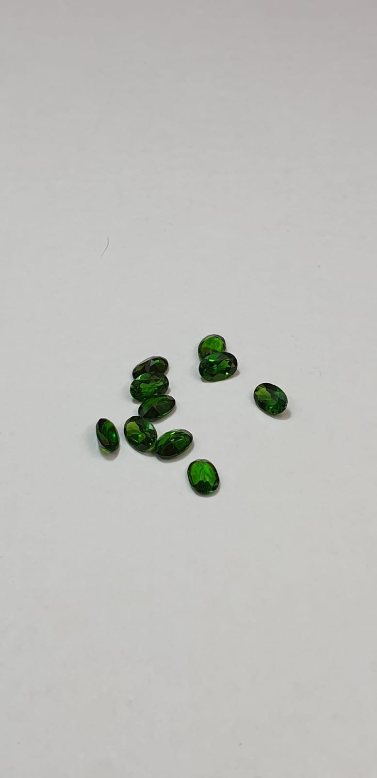0,49 Carat Chromdiopsid aus Russland Ovalschliff AAA Qualitat 6 x 4 mm
