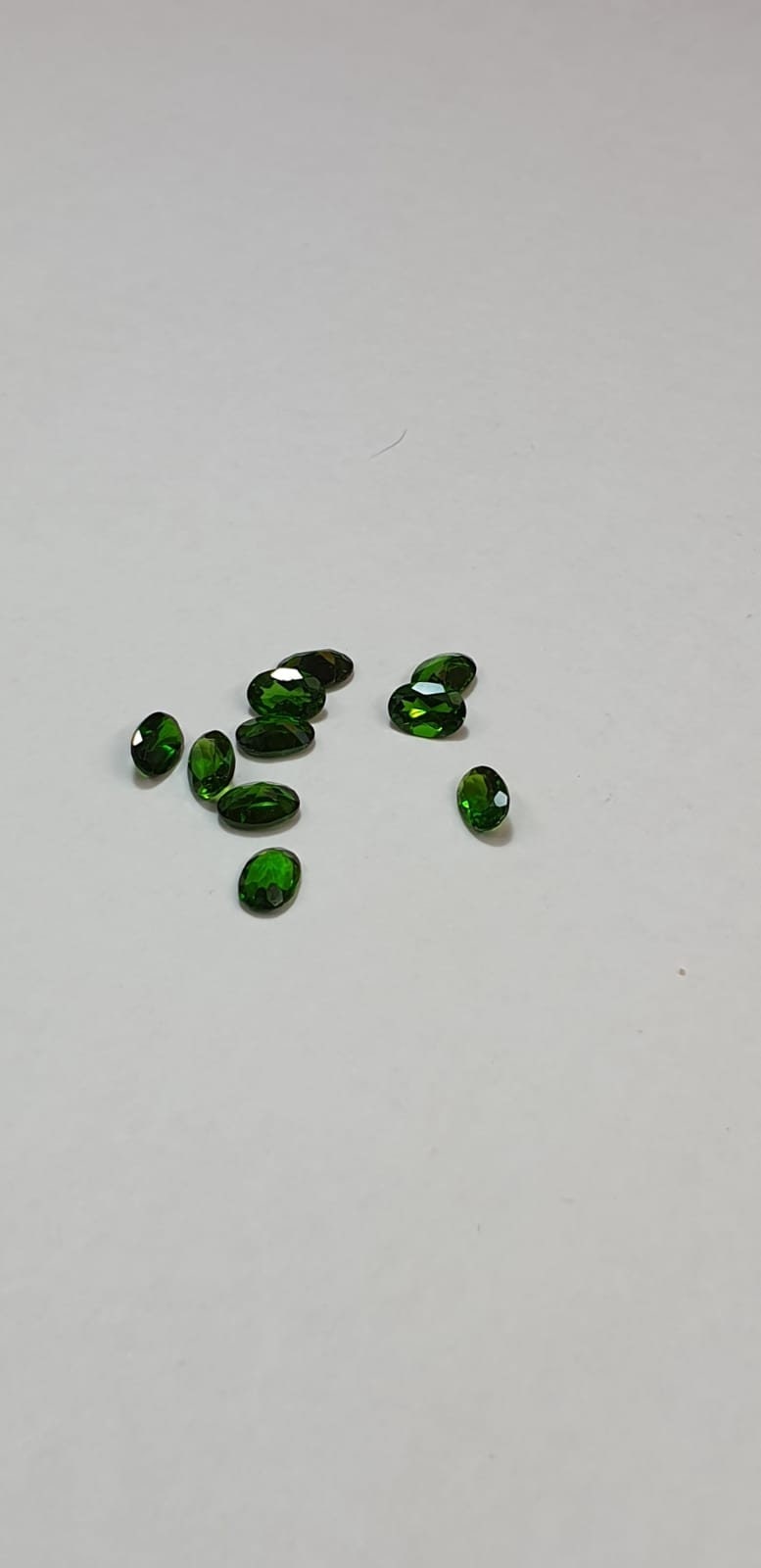 0,49 Carat Chromdiopsid aus Russland Ovalschliff AAA Qualitat 6 x 4 mm