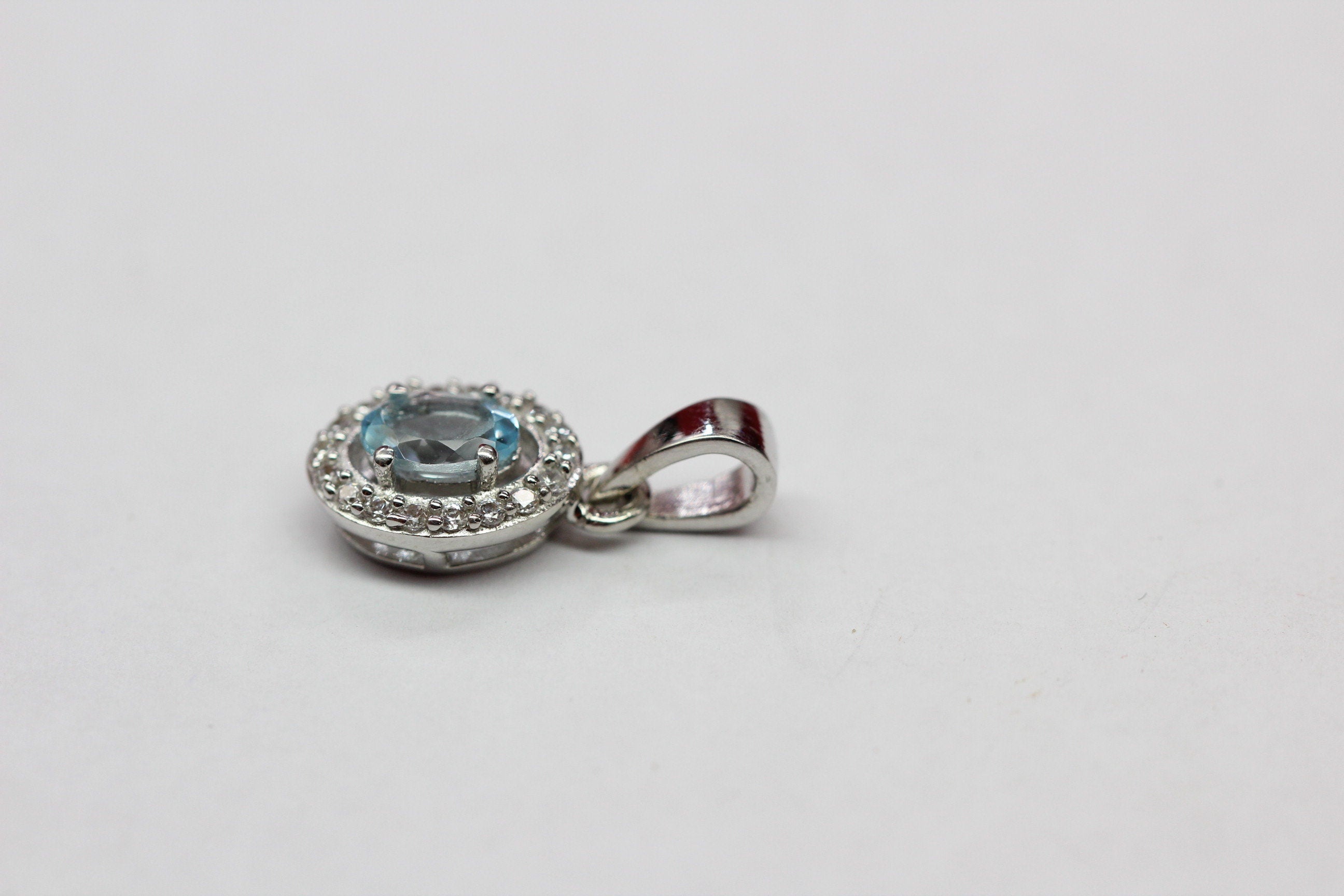 Edle 0,7 Carat Blautopas Anhanger 925 Silber Collier Kette Sky blue Topas himmelblau