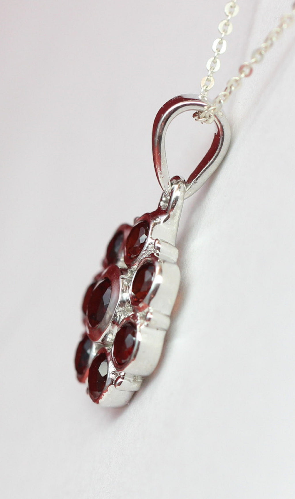 Edler 1,65 Carat Granat Blumen Anhanger 925 Silber blutroter Granat Collier Kette