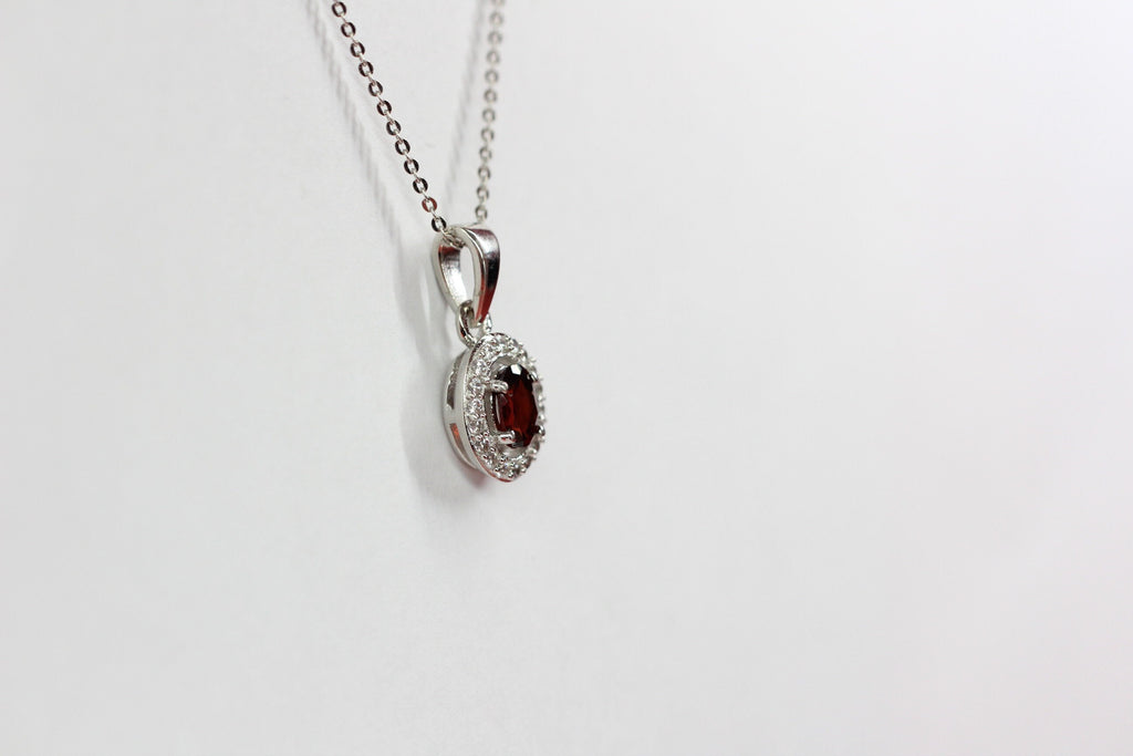Edler 0,7 Carat Granat Annhanger 925 Silber Collier Kette Blutroter Edelstein