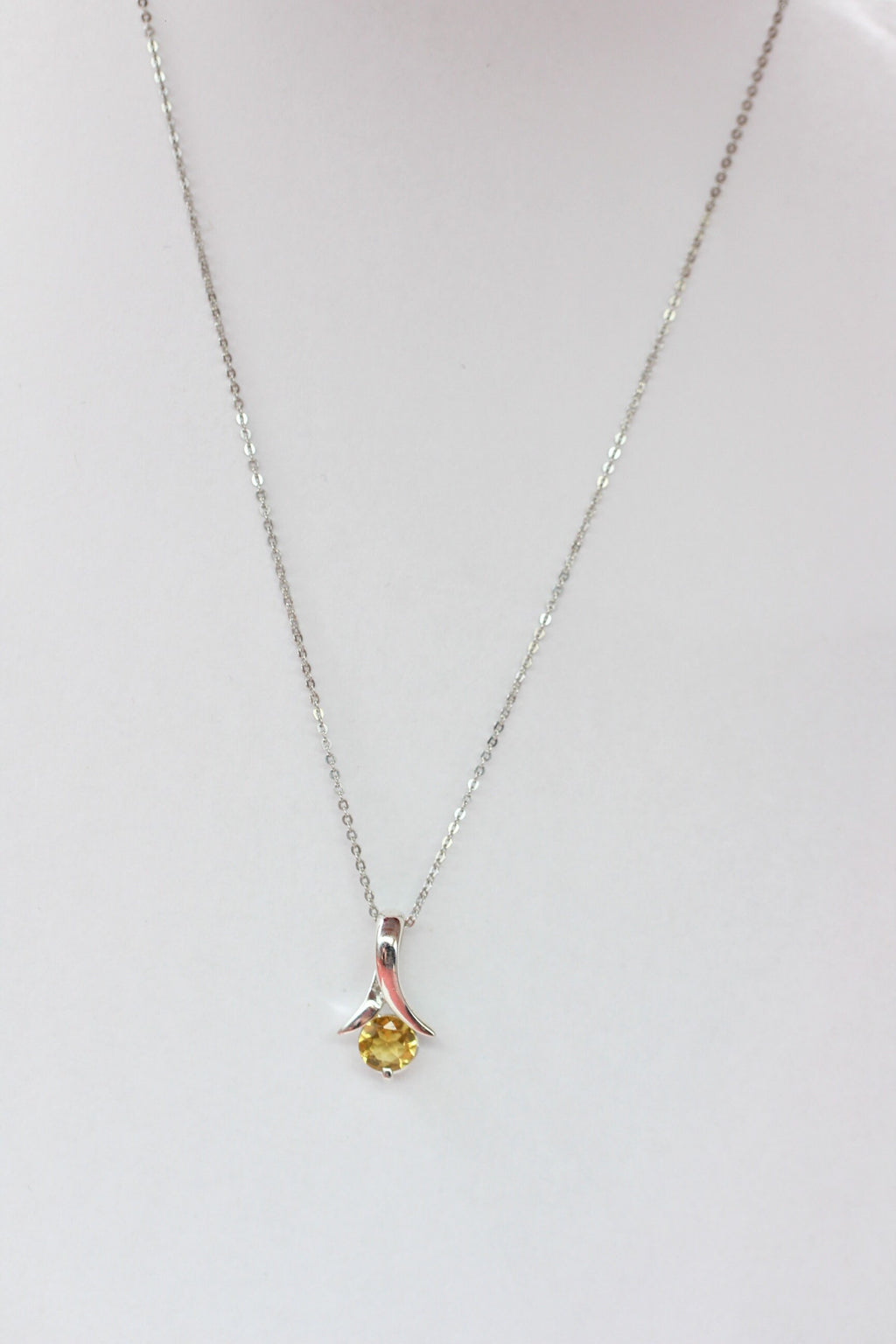 Edler 0,5 Carat Citrin Tulpen Anhanger 925 Silber Collier Kette hellgelber Edelstein