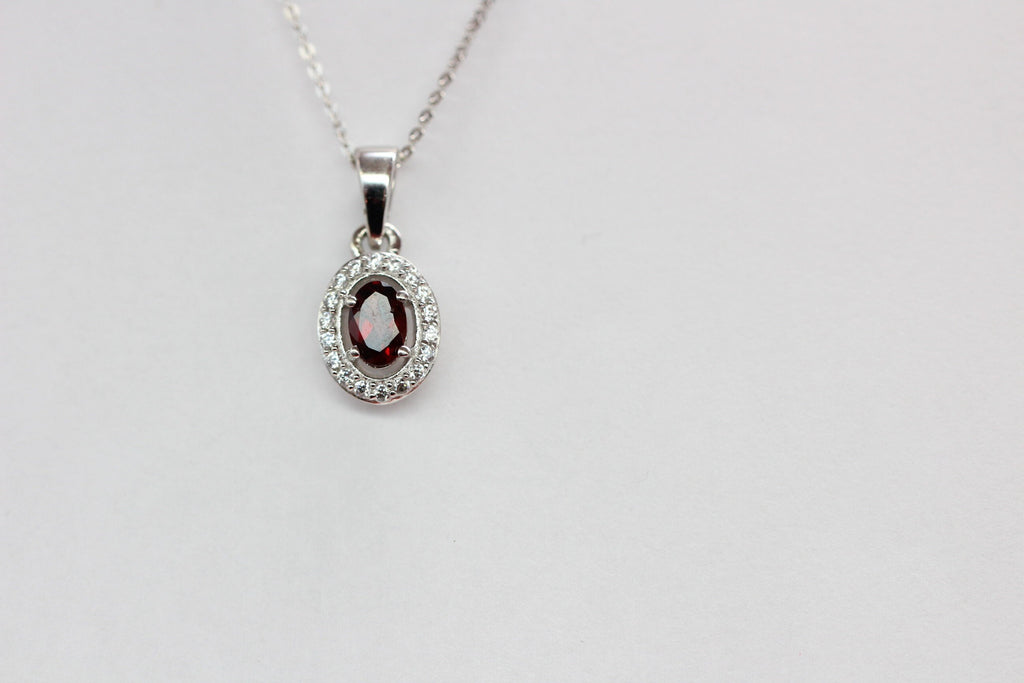 Edler 0,7 Carat Granat Annhanger 925 Silber Collier Kette Blutroter Edelstein