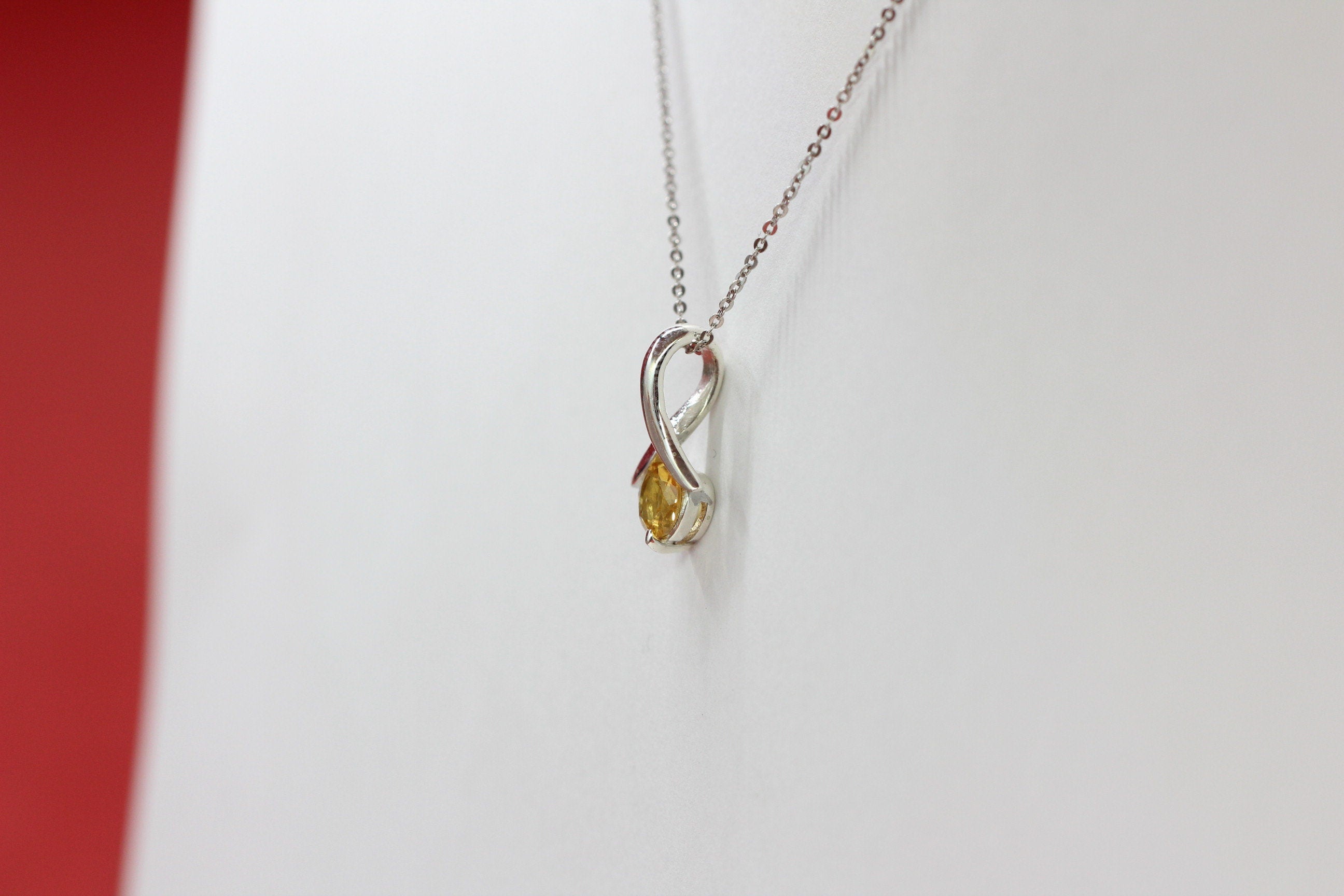 Edler 0,5 Carat Citrin Tulpen Anhanger 925 Silber Collier Kette hellgelber Edelstein