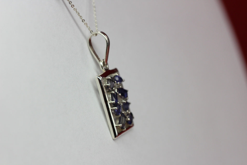 Edler 1,12 Carat Iolith Anhanger 925 Silber Collier Kette Wassersaphir Luchssaphir