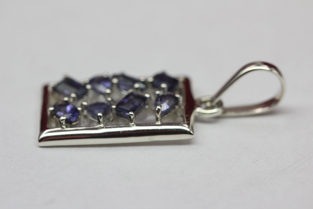 Edler 1,12 Carat Iolith Anhanger 925 Silber Collier Kette Wassersaphir Luchssaphir