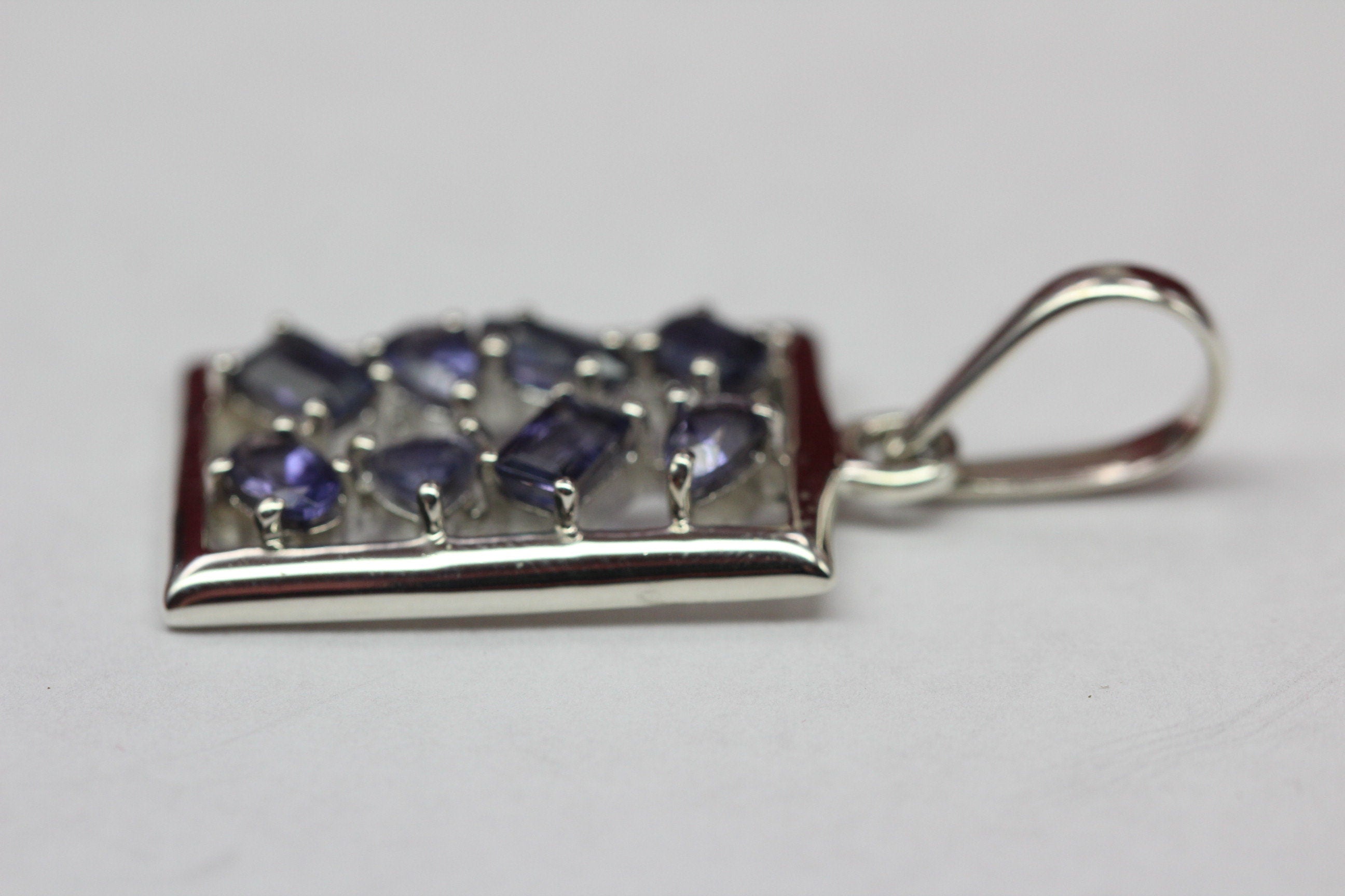 Edler 1,12 Carat Iolith Anhanger 925 Silber Collier Kette Wassersaphir Luchssaphir