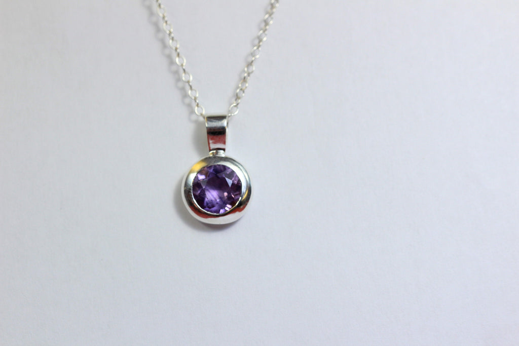 Edler 1,5 Carat Amethyst Anhanger 925 Silber Collier Kette violetter Edelstien