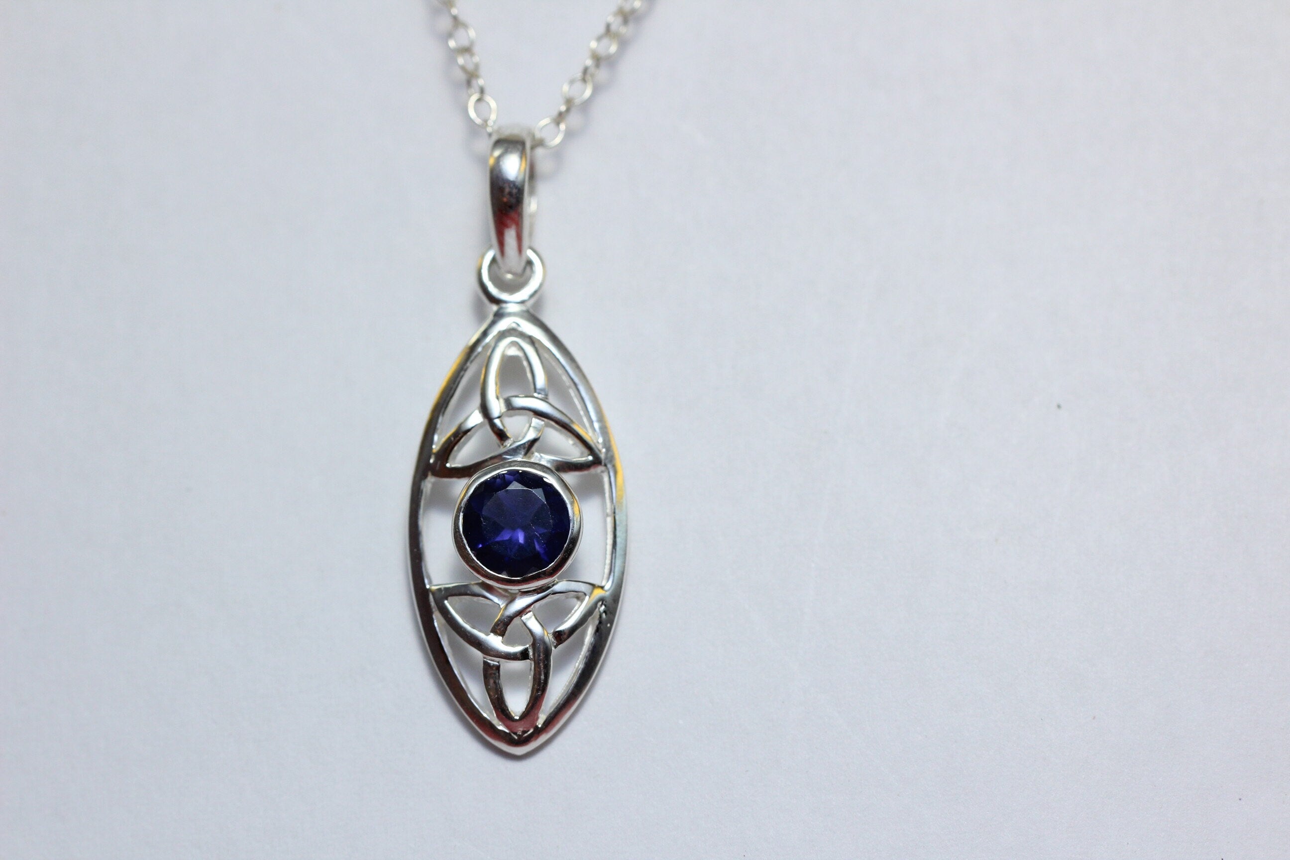 Design pur 0,9 Carat Iolitht Anhanger 925 Silber Wassersaphir Luchssaphir Top