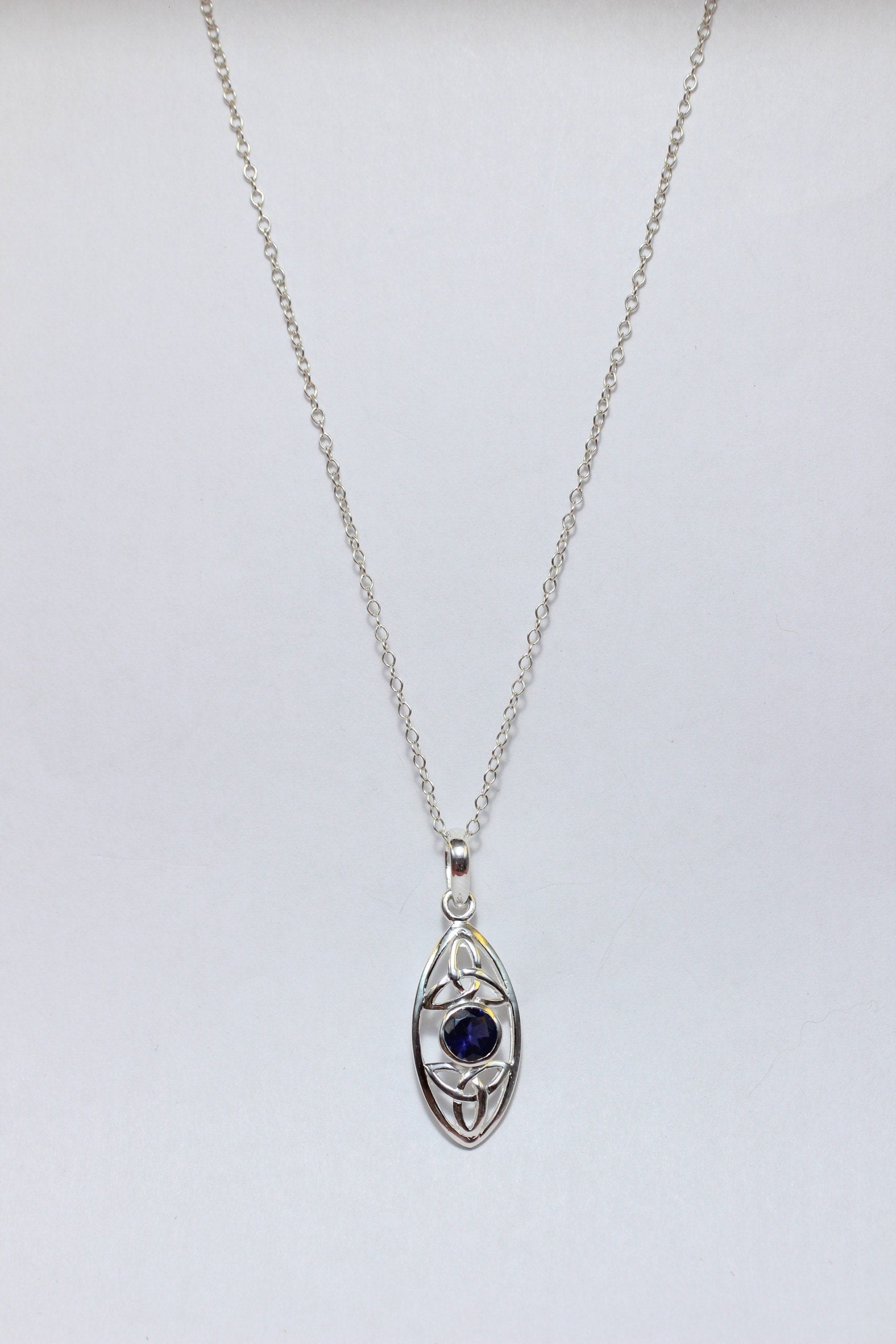 Design pur 0,9 Carat Iolitht Anhanger 925 Silber Wassersaphir Luchssaphir Top