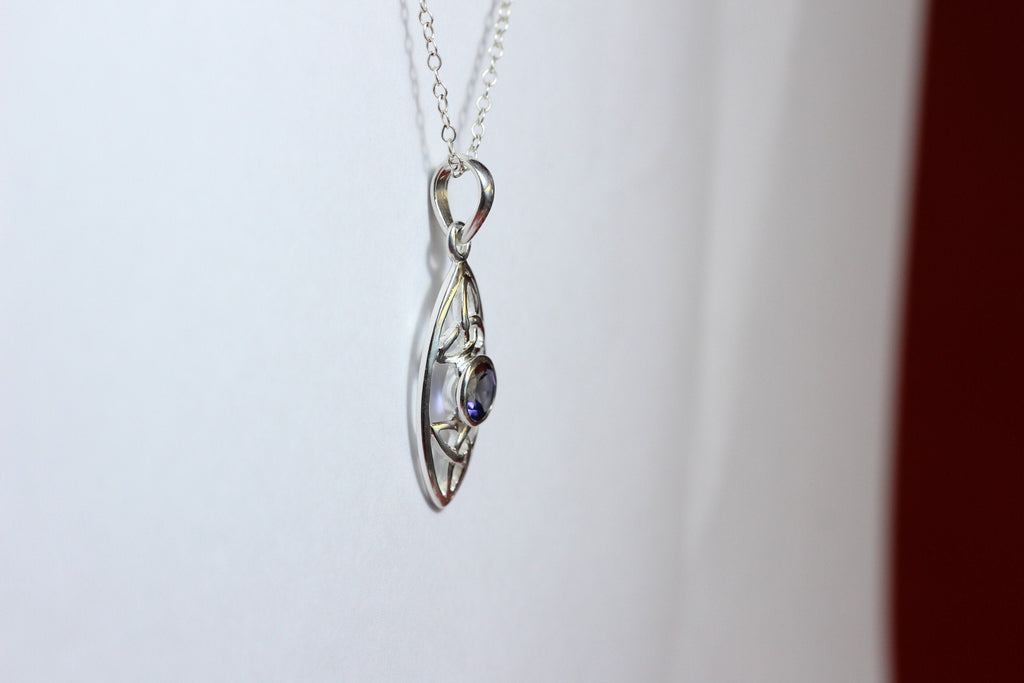 Design pur 0,9 Carat Iolitht Anhanger 925 Silber Wassersaphir Luchssaphir Top