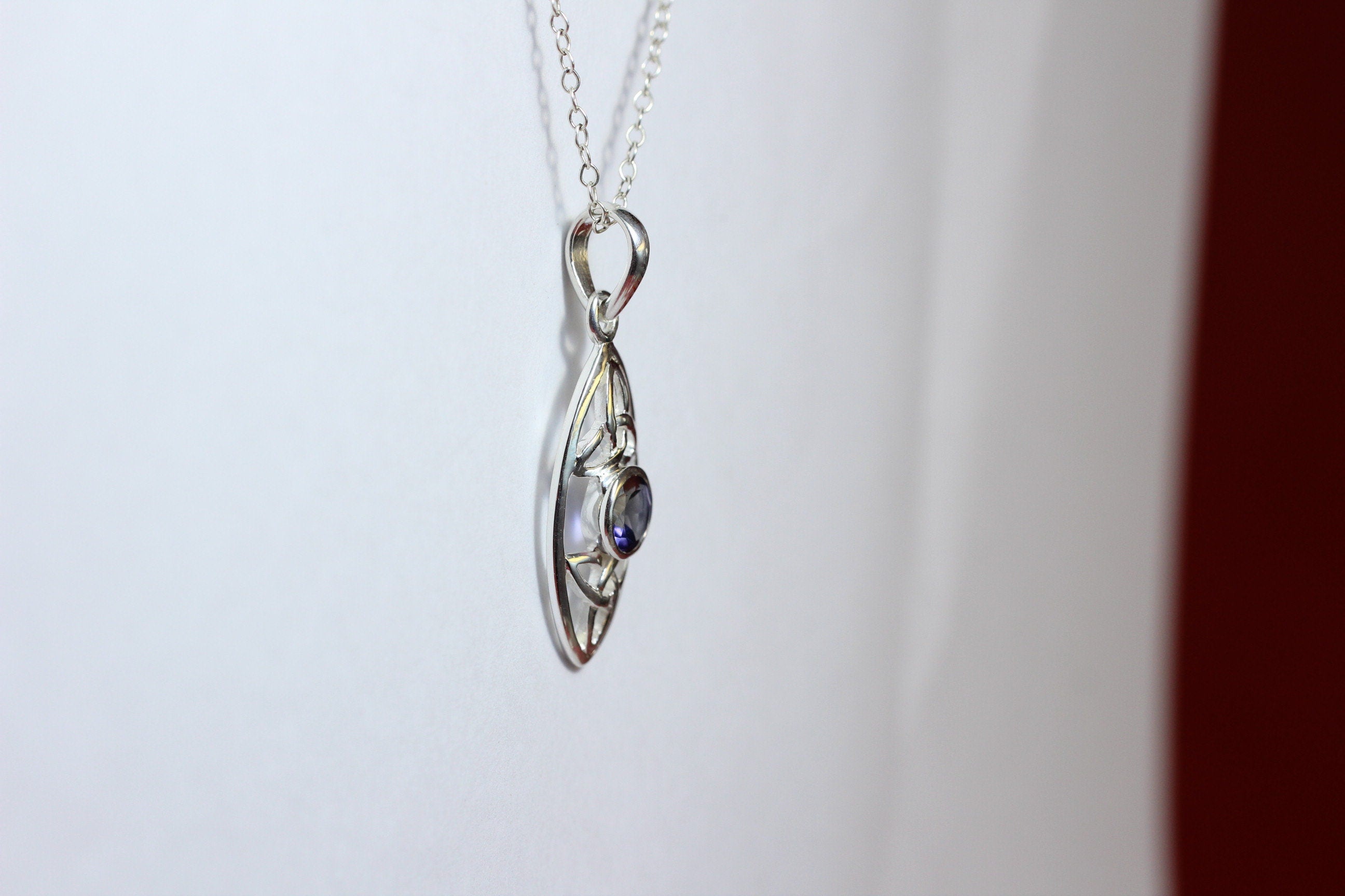 Design pur 0,9 Carat Iolitht Anhanger 925 Silber Wassersaphir Luchssaphir Top