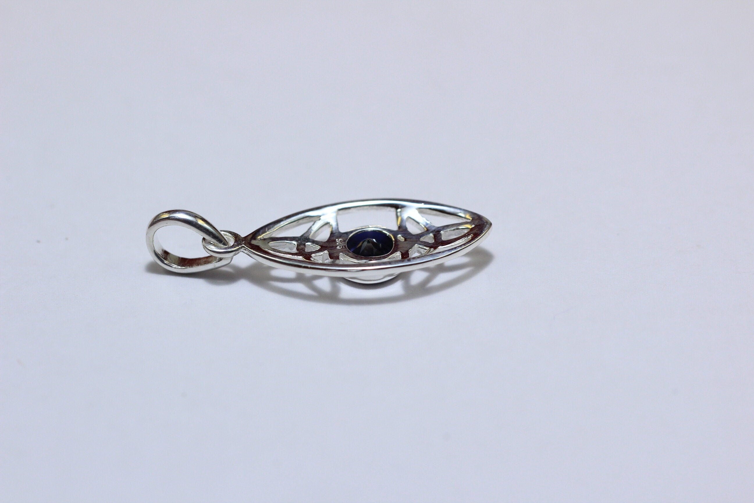 Design pur 0,9 Carat Iolitht Anhanger 925 Silber Wassersaphir Luchssaphir Top