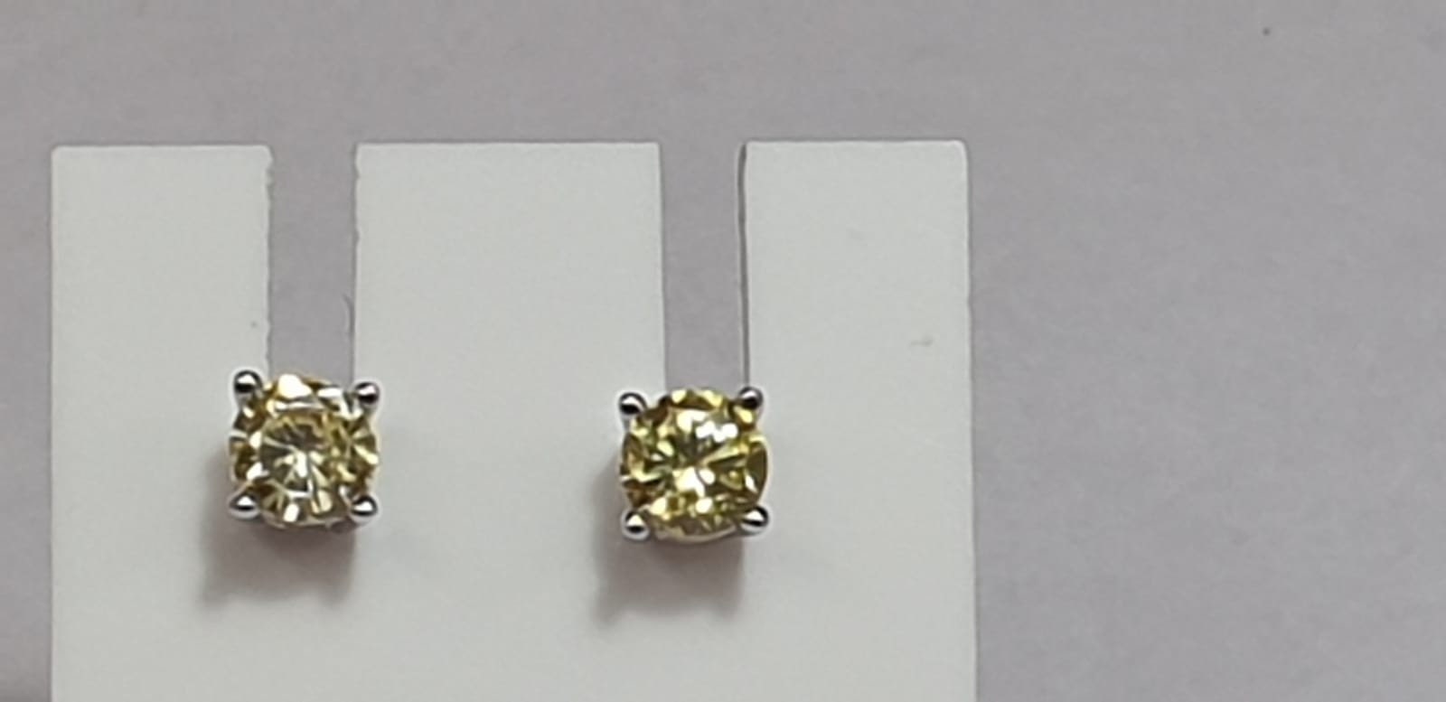 Edle Zirkonia Ohrstecker in gelb 925  Silber 4 mm Top  Ohrstecker