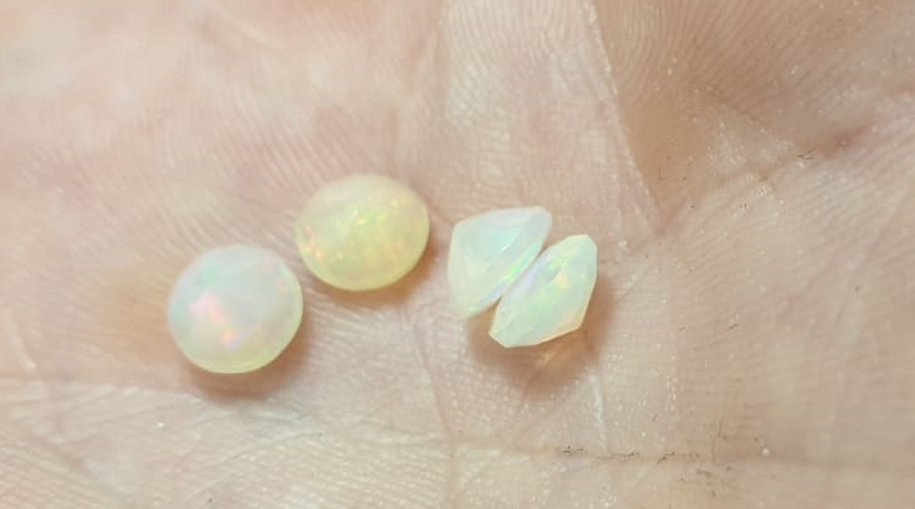 0,80  Carat Äthiopische Opal in Rundschliff in A - AA Qualität aus Afrika Top