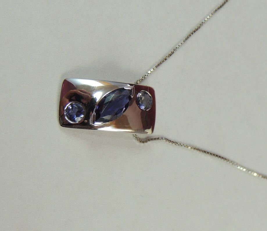 1,3 Carat Iolith Designer Anhanger 925 Silber Collier Kette Wassersaphir Luchssa