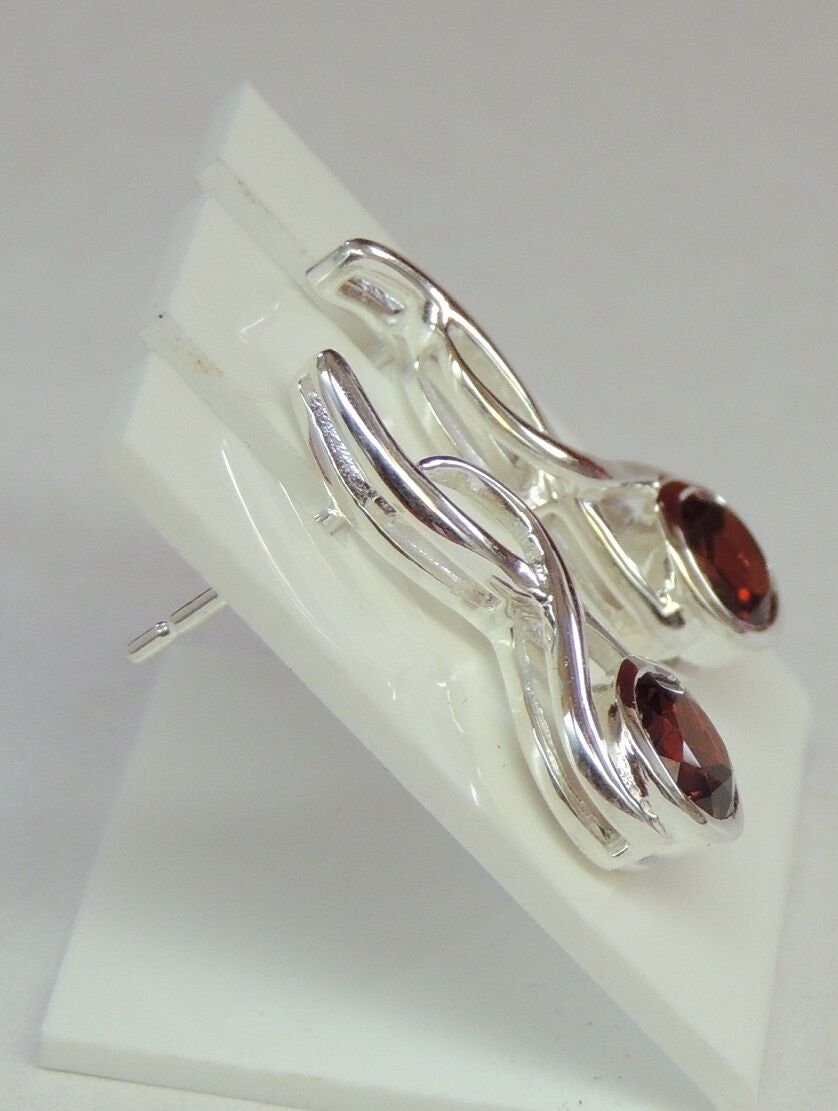 Edle 1,6 Carat leuchtende Granat Ohrstecker Ohrschmuck leuchtender Edelstein