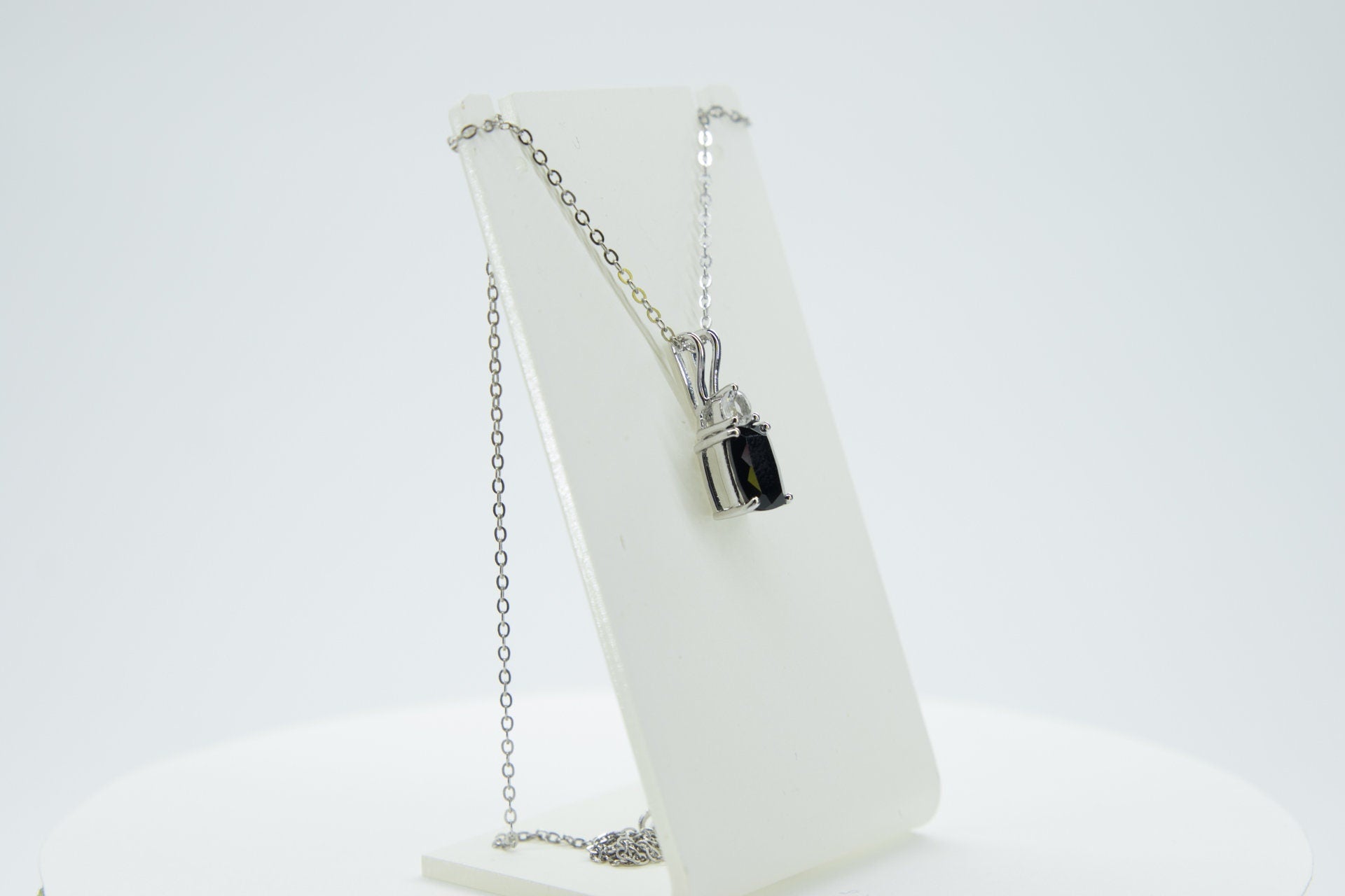 Edler 1,65 Carat schwarzer Spinell Anhanger 925 Silber Collier Kette  Edelstein