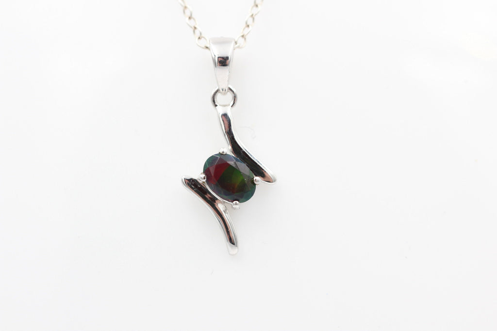 0,72 Carat schwarzer Welo Opal Anhänger 925 Silber Collier Kette aus Afrika