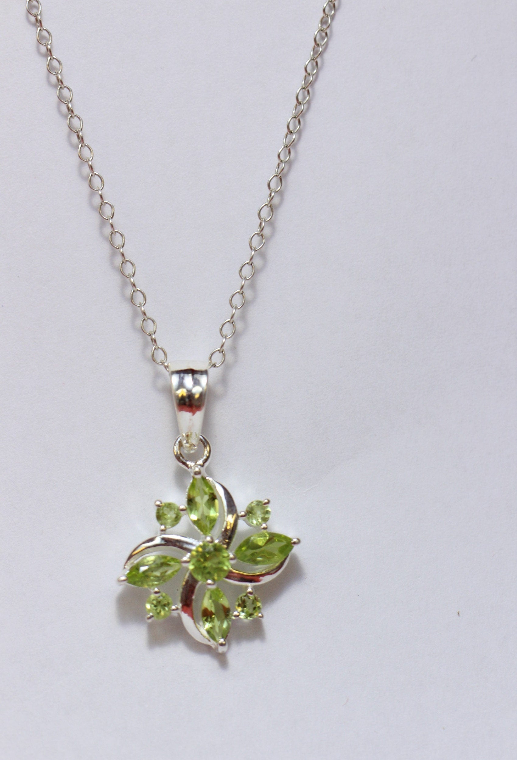 Edler 1,0 Carat Peridot Anhanger 925 Silber Collier Kette Olivin Anhanger Top