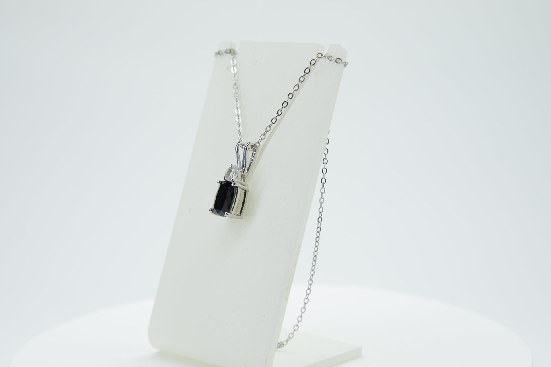 Edler 1,65 Carat schwarzer Spinell Anhanger 925 Silber Collier Kette  Edelstein