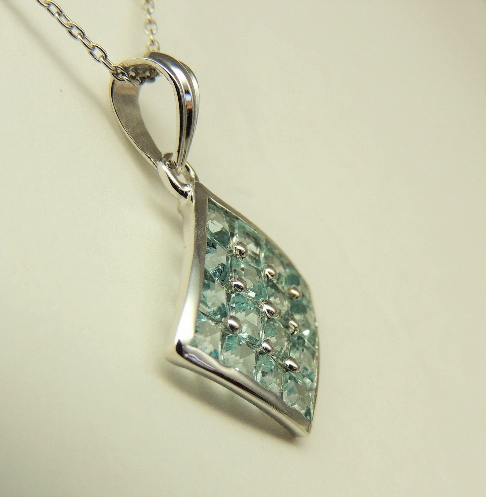 3,04 Carat Designer Anhanger Blautopas 925 Silber  Top Collier Kette