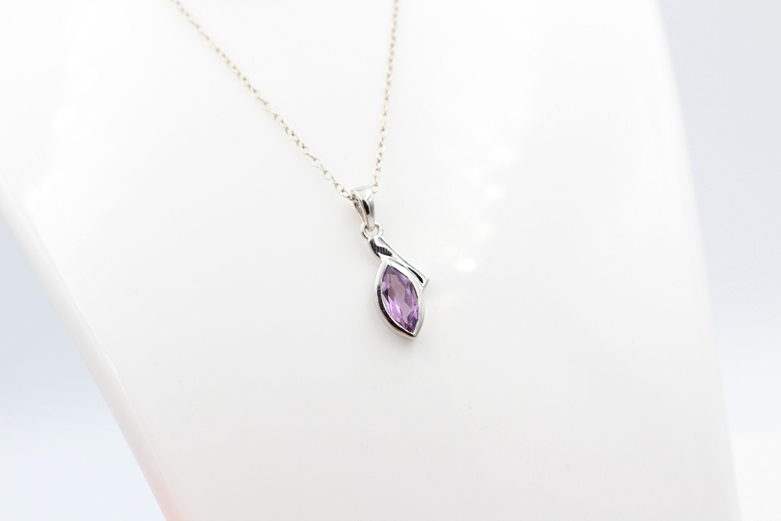 1,8 Carat brasilianischee Amethyst Anhänger 925 Silber Collier Kette Brasilien