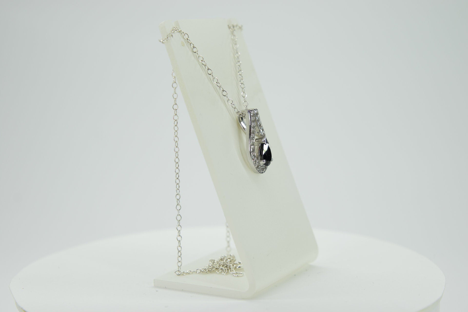 0,65 Carat schwarzer Spinell Anhanger 925 Silber weisstopas 925 Silber Collier