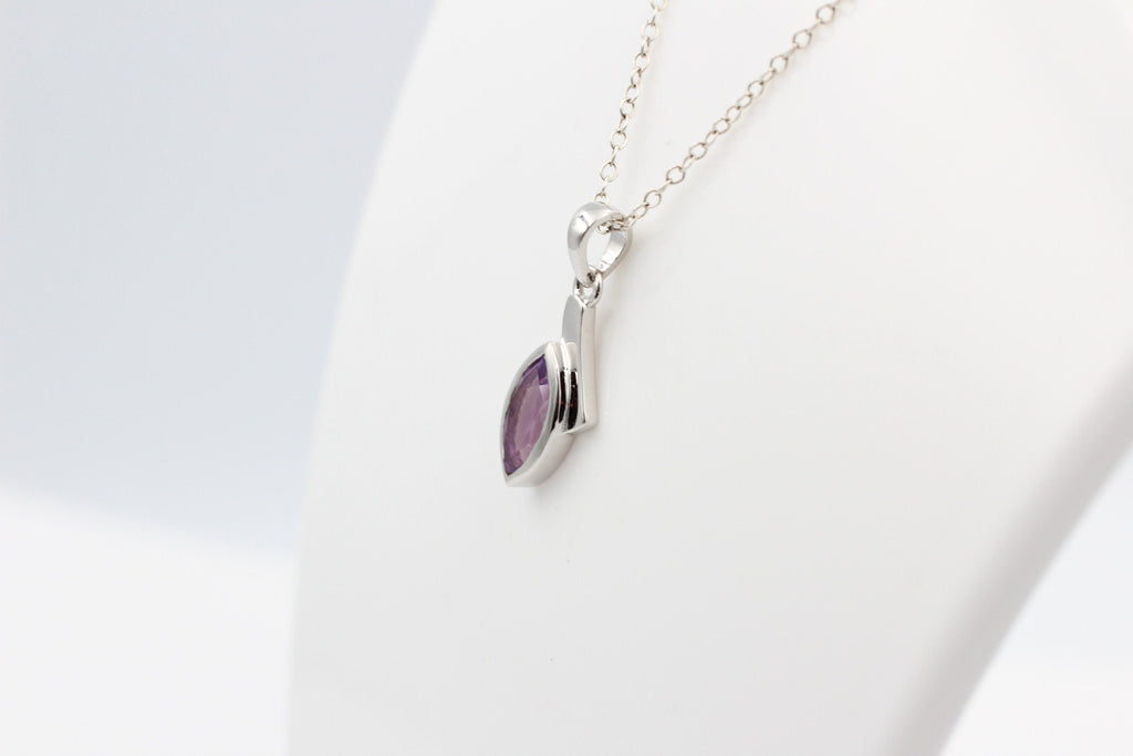1,8 Carat brasilianischee Amethyst Anhänger 925 Silber Collier Kette Brasilien
