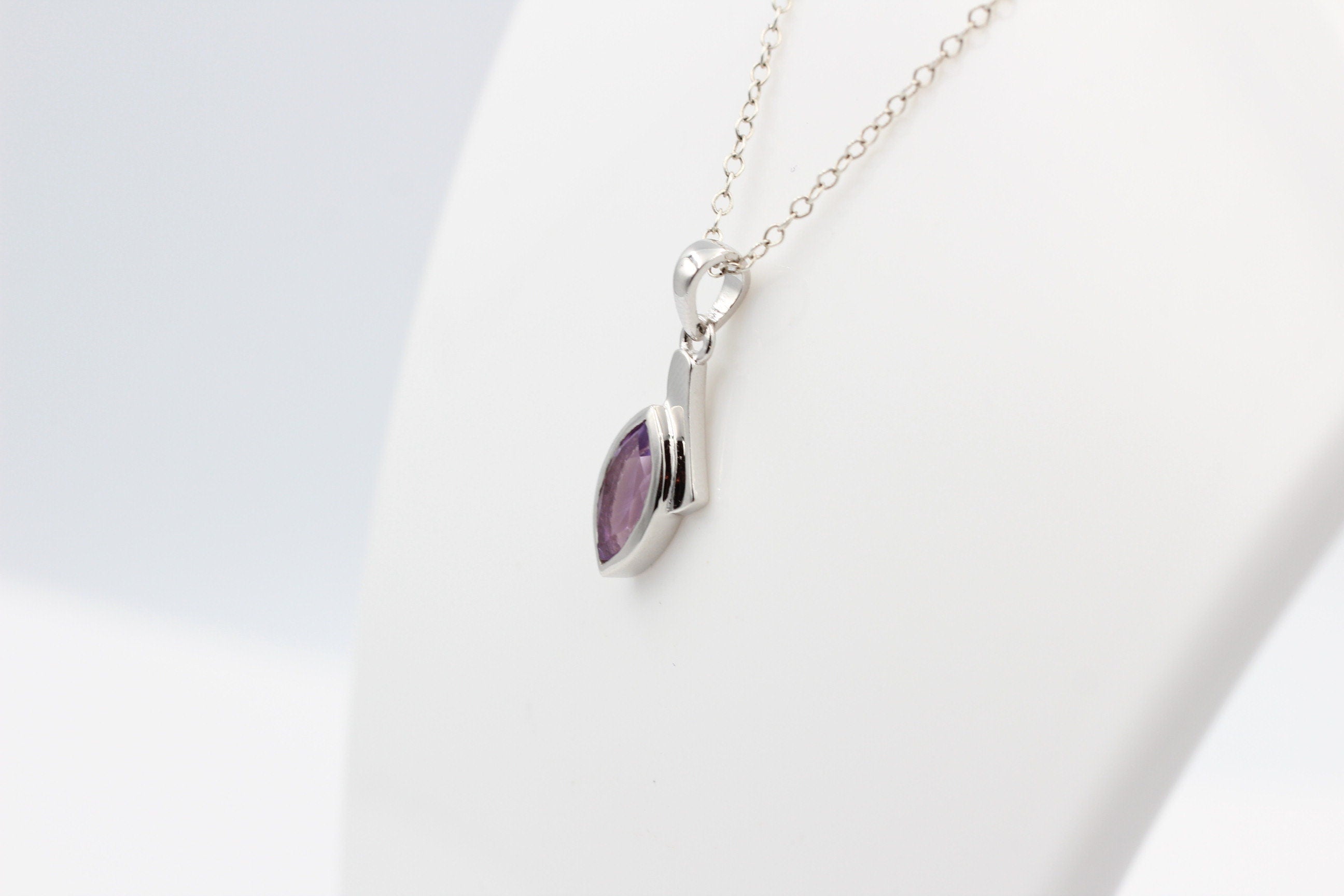 1,8 Carat brasilianischee Amethyst Anhänger 925 Silber Collier Kette Brasilien