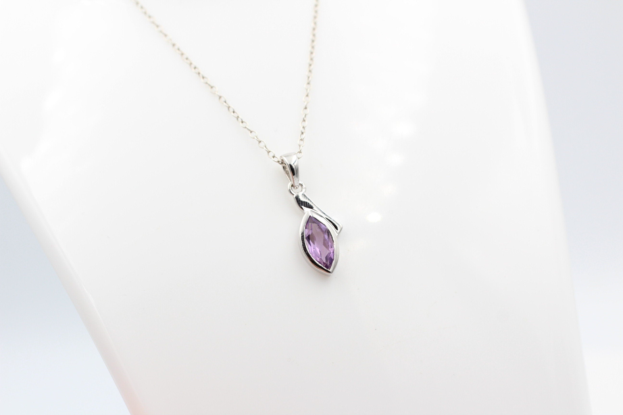 1,8 Carat brasilianischee Amethyst Anhänger 925 Silber Collier Kette Brasilien