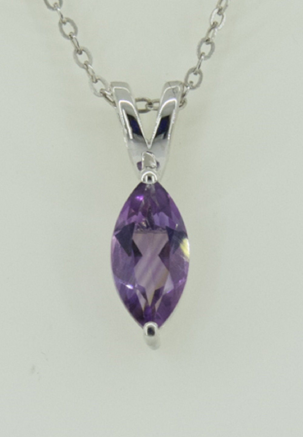 0,83 Carat Amethysst Anhanger 925 Silber CollierKette violetter Edelstein Top