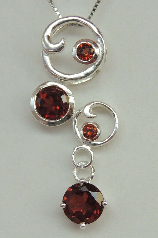 Edler 2,2 Carat Granat Anhanger 925 Silber Collier Kette blutroder Granat