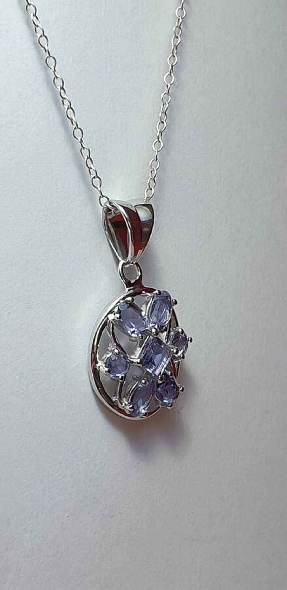 Design pur 3,9 Carat Iolith Anhanger 925 Silber Collier Kette Edel Wassersaphir