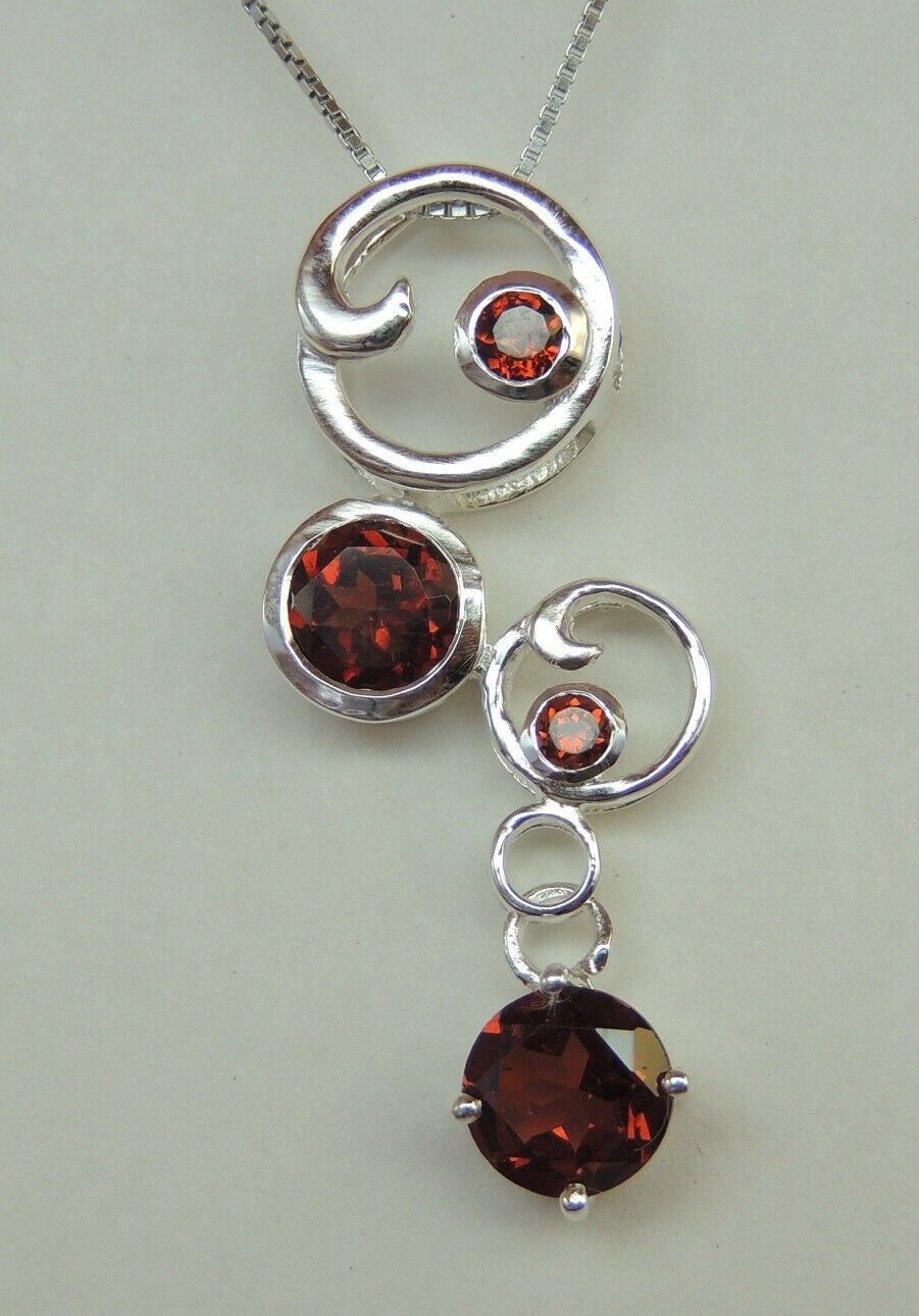 Edler 2,2 Carat Granat Anhanger 925 Silber Collier Kette blutroder Granat