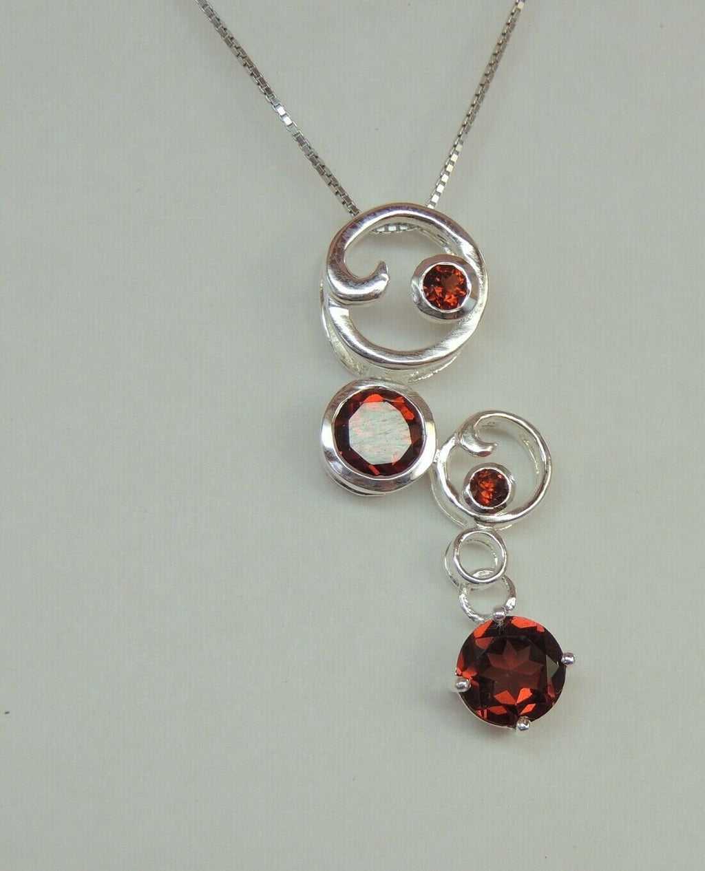 Edler 2,2 Carat Granat Anhanger 925 Silber Collier Kette blutroder Granat