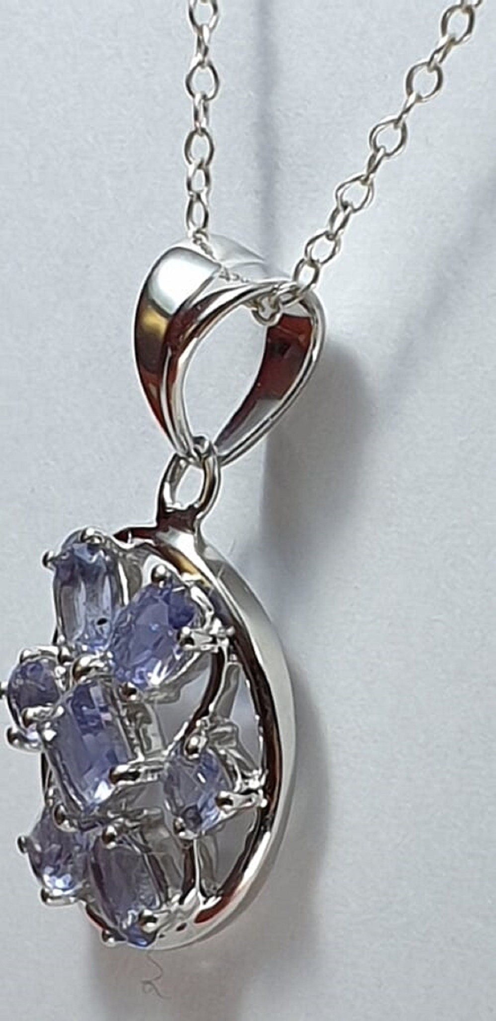 Design pur 3,9 Carat Iolith Anhanger 925 Silber Collier Kette Edel Wassersaphir