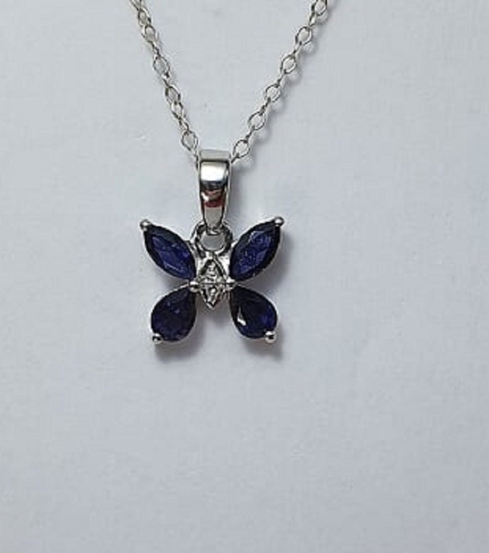 1,42 Carat Iolith Schmetterlings Anhanger 925 Silber Collier Kette weisstopas