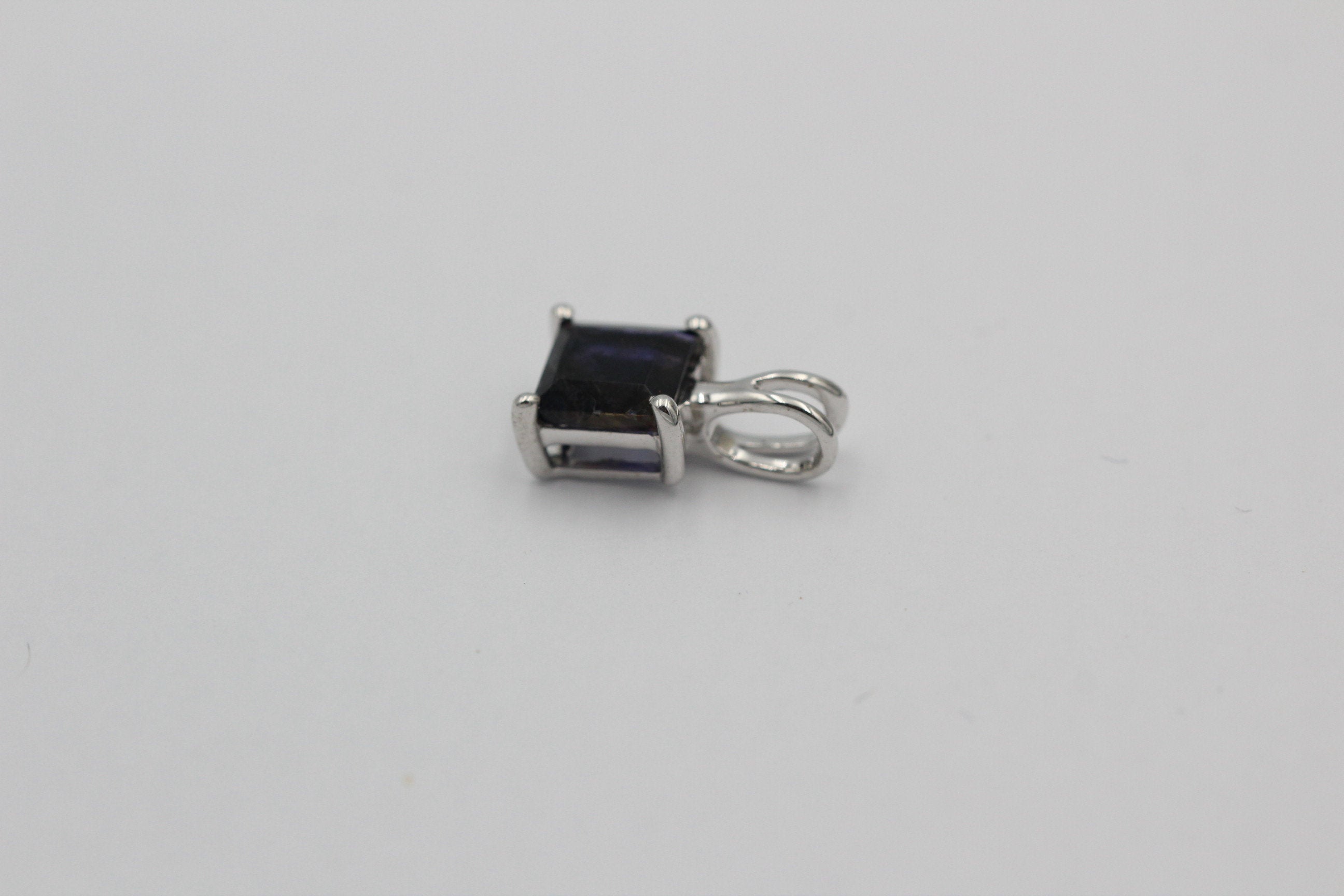 1;0 Carat Iolith Anhänger 925 Silber Collier Kette Wassersaphir Luchssaphir