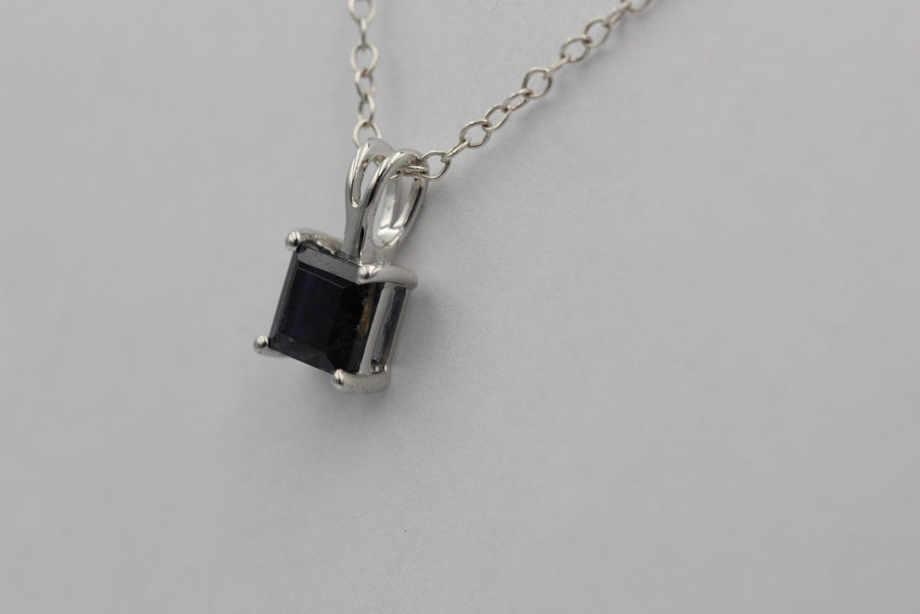 1;0 Carat Iolith Anhänger 925 Silber Collier Kette Wassersaphir Luchssaphir