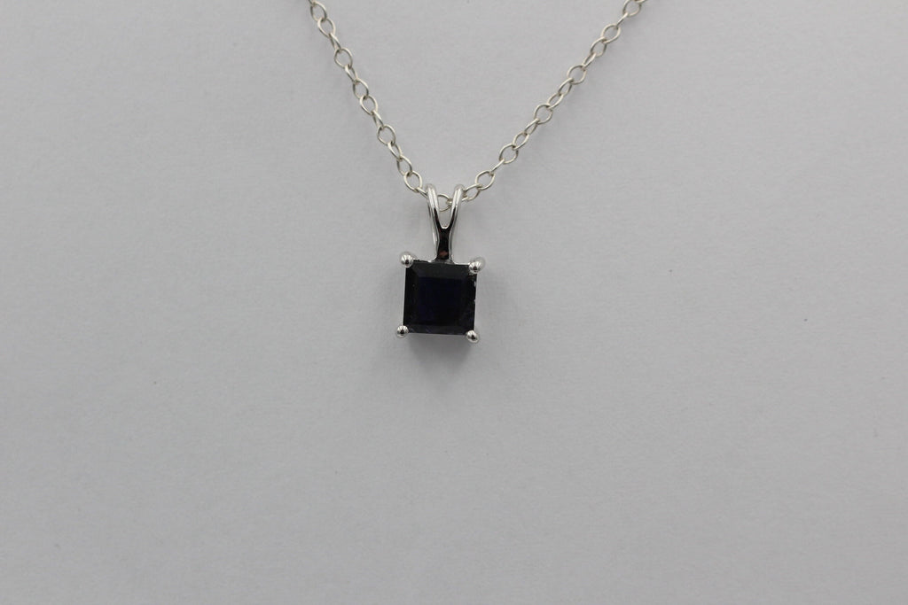 1;0 Carat Iolith Anhänger 925 Silber Collier Kette Wassersaphir Luchssaphir