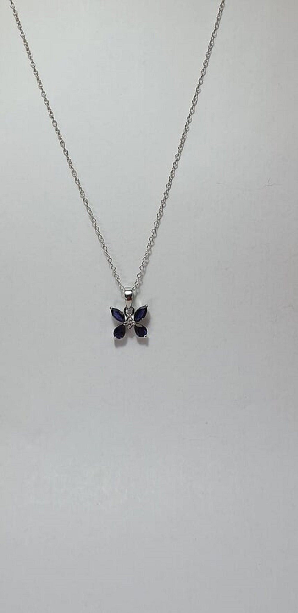 1,42 Carat Iolith Schmetterlings Anhanger 925 Silber Collier Kette weisstopas