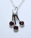 0,9 Carrat Granat Design Anhanger 925 Silber Collier Kette blutroter Edelstein