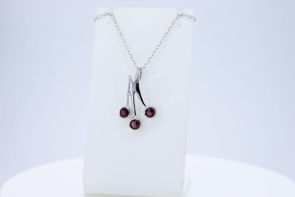 0,9 Carrat Granat Design Anhanger 925 Silber Collier Kette blutroter Edelstein