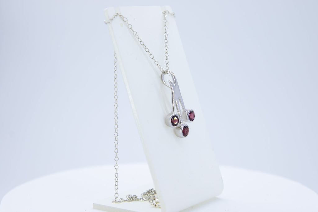 0,9 Carrat Granat Design Anhanger 925 Silber Collier Kette blutroter Edelstein