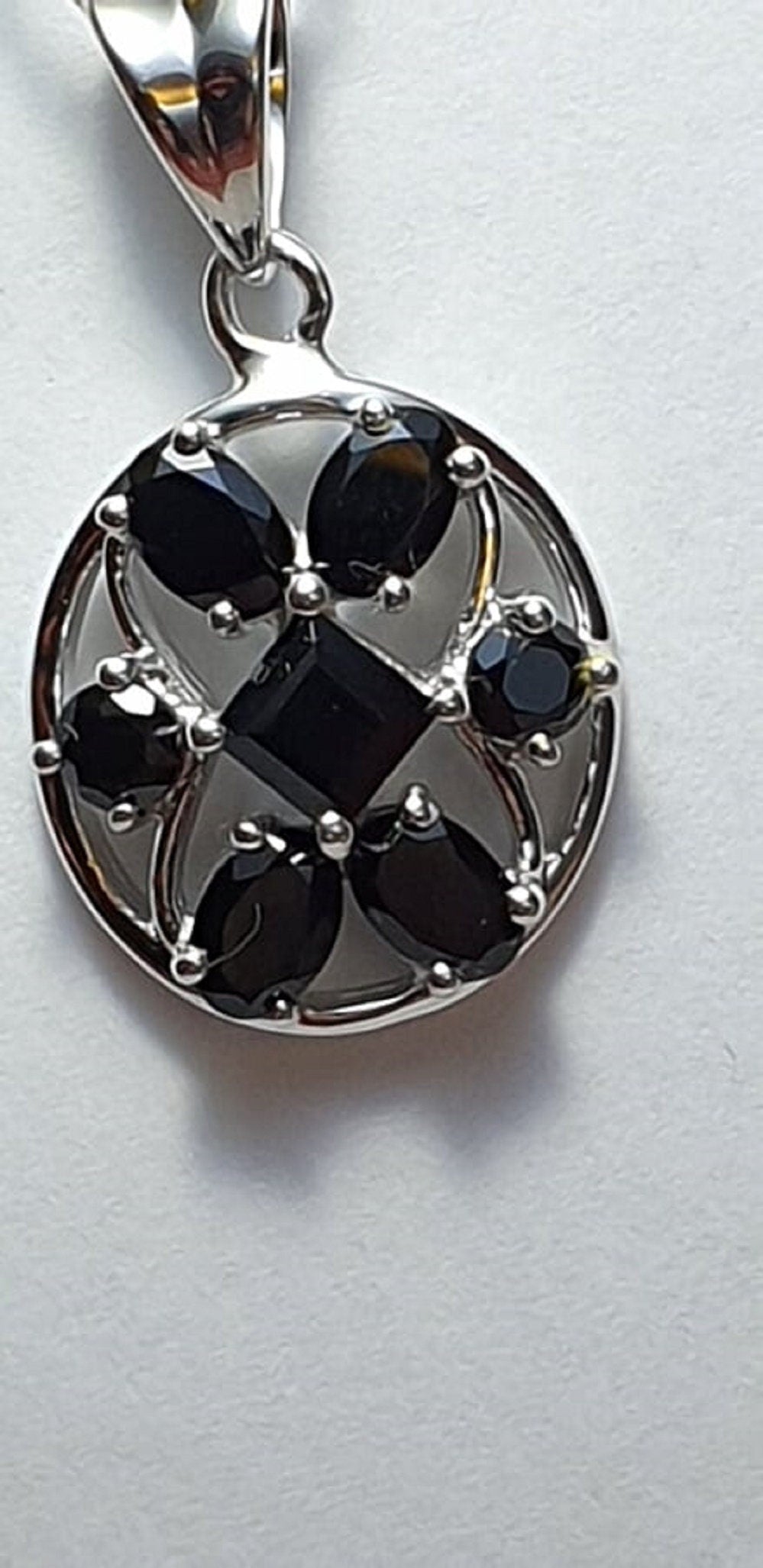 Design pur 3,9 Carat schwarzer Spinell Anhanger 925 Silber Collier  Kette Edel